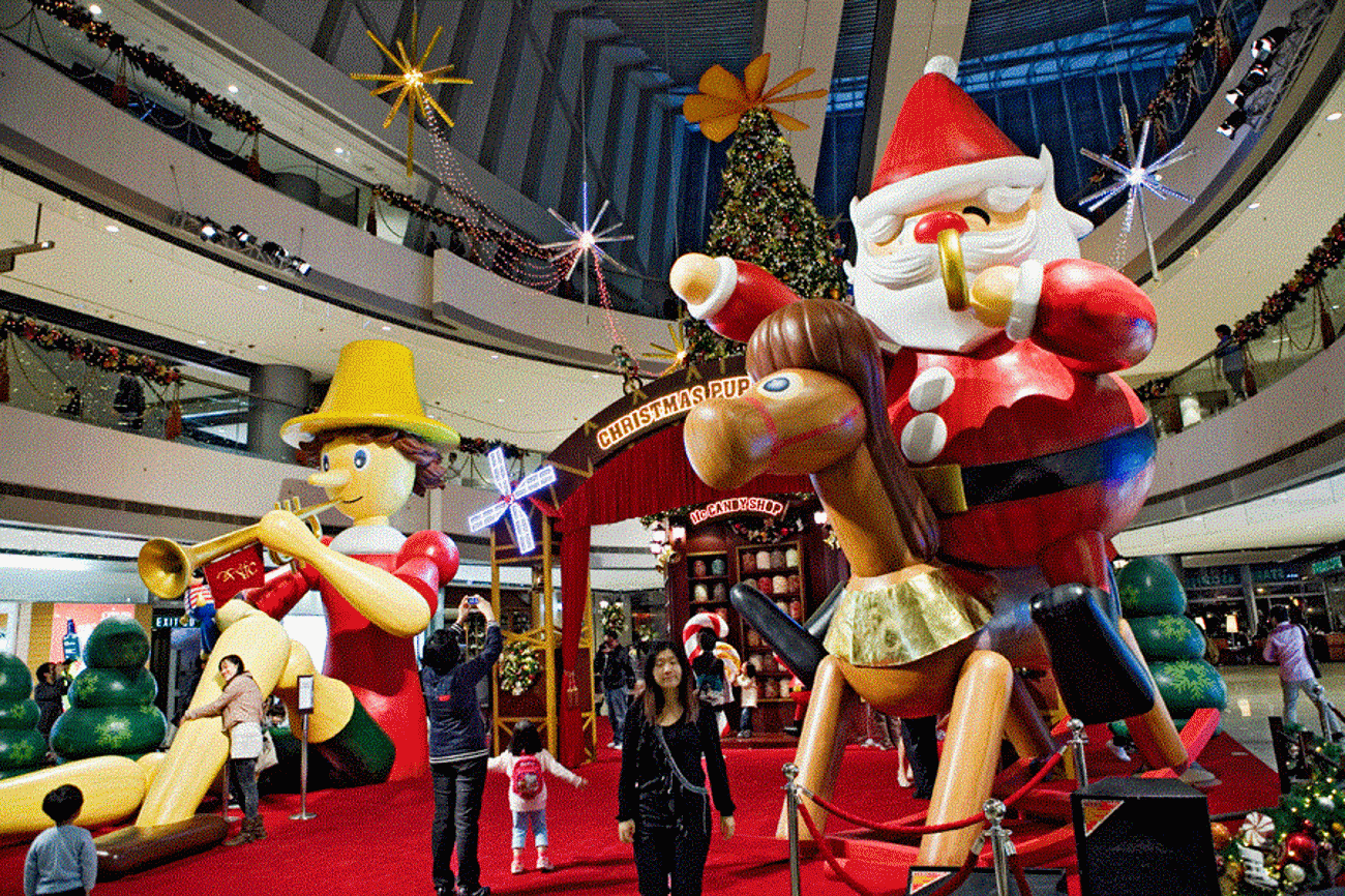 Weihnachten im chinesischen Shoppingcenter: Bunt, dynamisch, schrill. 
(Foto: EPD-Bild)