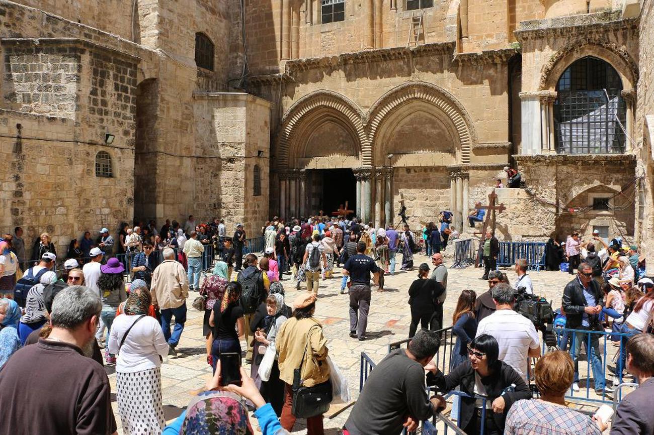 Nach dem während 60 Stunden Gläubige und Touristen ihre Gebete vor verschlossenen Türen verrichteten, können sie seit Mittwoch früh um vier Uhr die Grabeskirche in Jerusalem wieder betreten. | Pixabay