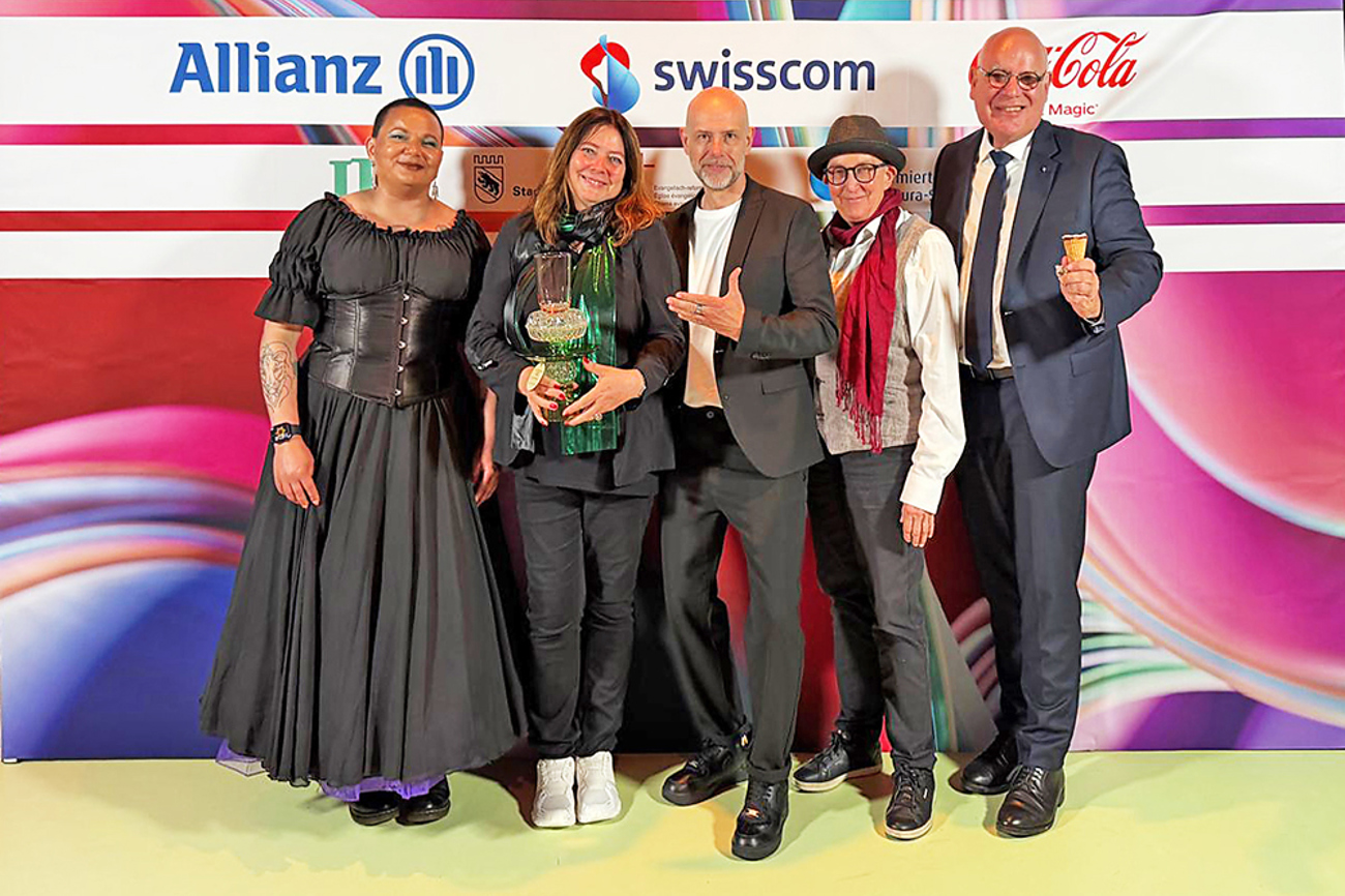 Die Basler Delegation: v. l.: Pfarrerin Ari Lee, Dr. Brigitta Gerber, Präsidentin der OKE, Co-Leiter Jörg Werron, Elisha Schneider und Lukas Kundert, Präsident des Basler Reformierten Kirchenrats, der der Delegation gratulierte. | Foto: zvg