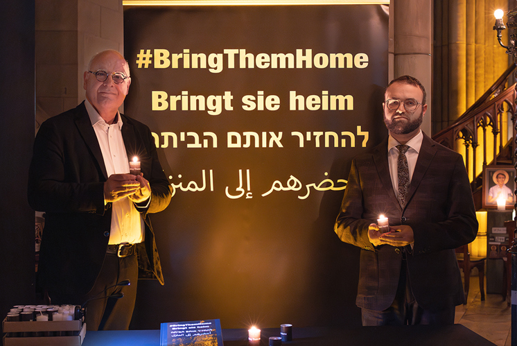 Weltweite Kampagne #BringThemHomeNow in der Basler Elisabethenkirche