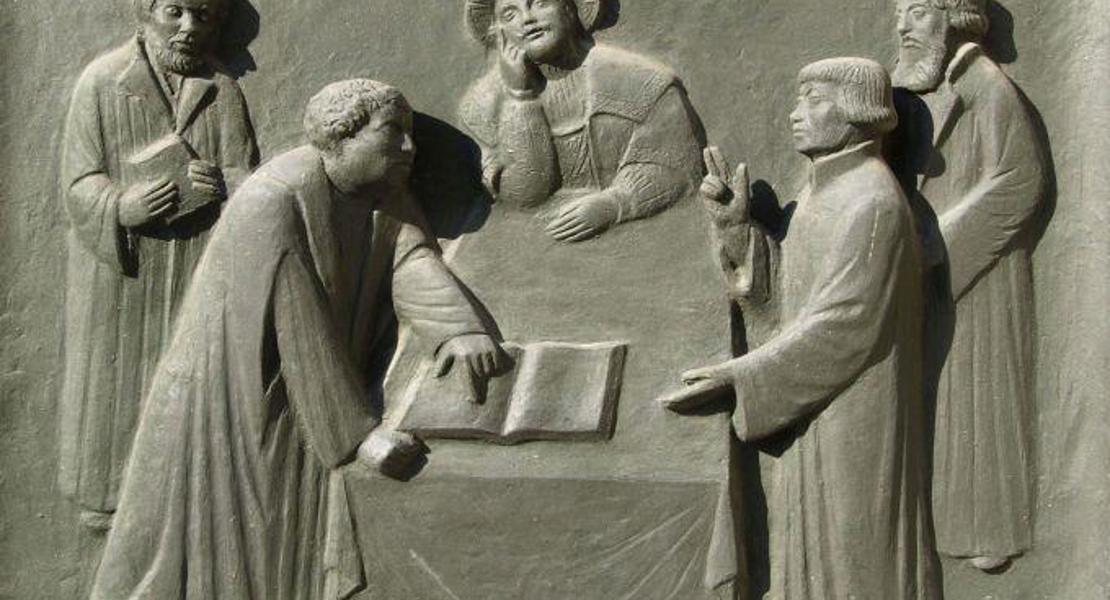 Auch unter den Reformatoren gabs Meinungsverschiedenheiten, etwa in der Frage der Präsenz Christi beim Abendmahl. Martin Luther (v.l.) und Ulrich Zwingli (v.r.) im Streitgespräch. | Bild Wikimedia