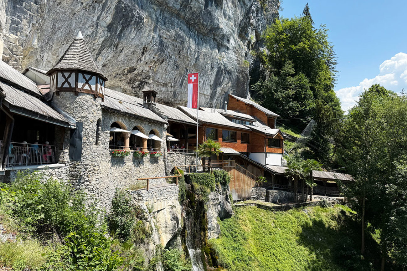St.-Beatus-Höhlen: Der irische Missionar St. Beatus soll hier einen Drachen bekämpft haben. | Foto: Nicole Noelle