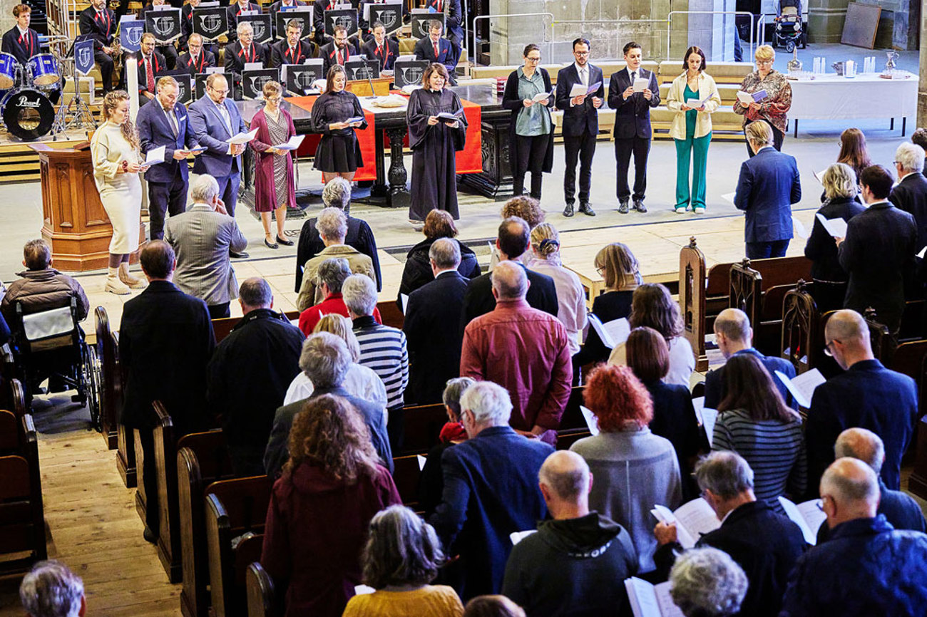 Die Ordination 2022 der reformierten Landeskirchen Bern-Jura-Solothurn: Ein paar Jahre zuvor waren es deutlich mehr neue Pfarrpersonen. | Foto: zvg