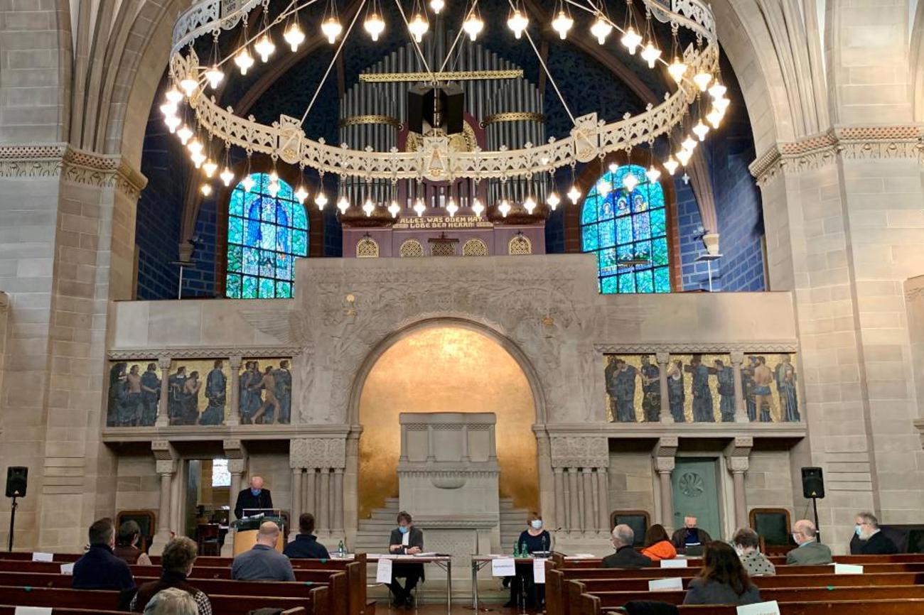 Gelichtete Reihen in der Pauluskirche trotz Schutzkonzept und Maskenpflicht: Wegen Corona verzichtete rund ein Viertel der Synodalen der Evangelisch-reformierten Kirche Basel-Stadt auf eine Teilnahme.