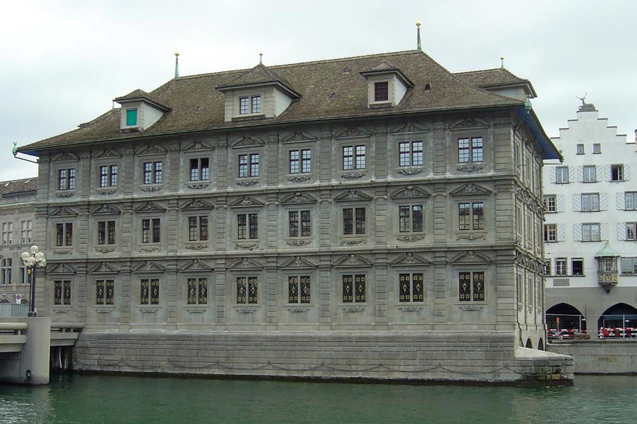 Im Zürcher Rathaus debattiert die Kirchensynode in vier Sitzungen die Teilrevision der Kirchenverordnung.|Wikimedia