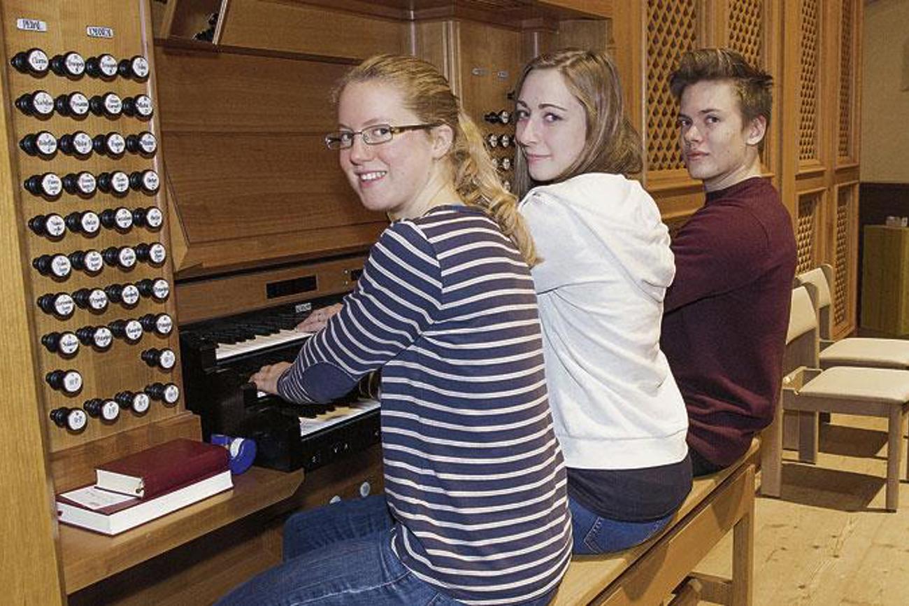 Junge Talente an der Orgel aus dem Kanton Schaffhausen. Von links: Marine Eggli, Fabrizia Riederer, Elias Huber. /LEUTERT/