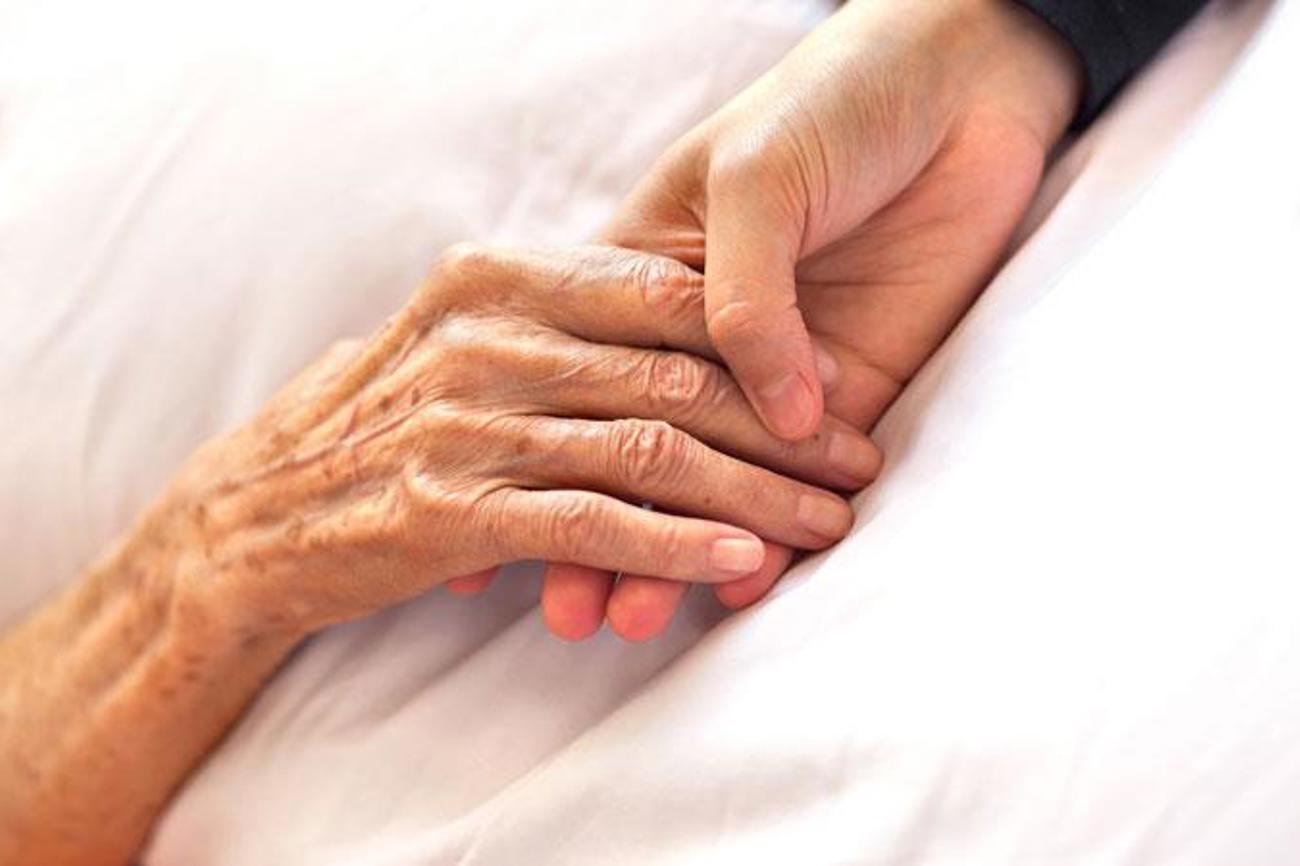 In  den Letzte-Hilfe-Kursen  lernen Interessierte, was sie für die ihnen Nahestehenden am Ende des Lebens tun können.