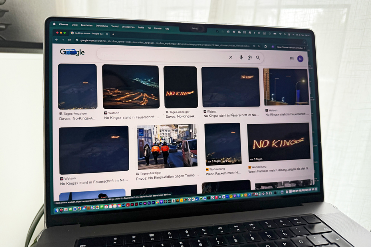 Ein Slogan wird zur Nachricht: Medien weltweit berichteten über die «No Kings»-Aktion in Davos. Die biblische Parole trifft offenbar einen Nerv der Zeit. | Foto: Noelle