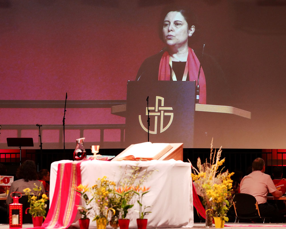 Die Präsidentin des WGRK, die libanesische Pfarrerin Najla Kassab, während des Abschlussgottesdienstes der letzten Generalversammlung 2017 in Leipzig. | Foto: Peter Endig/epd