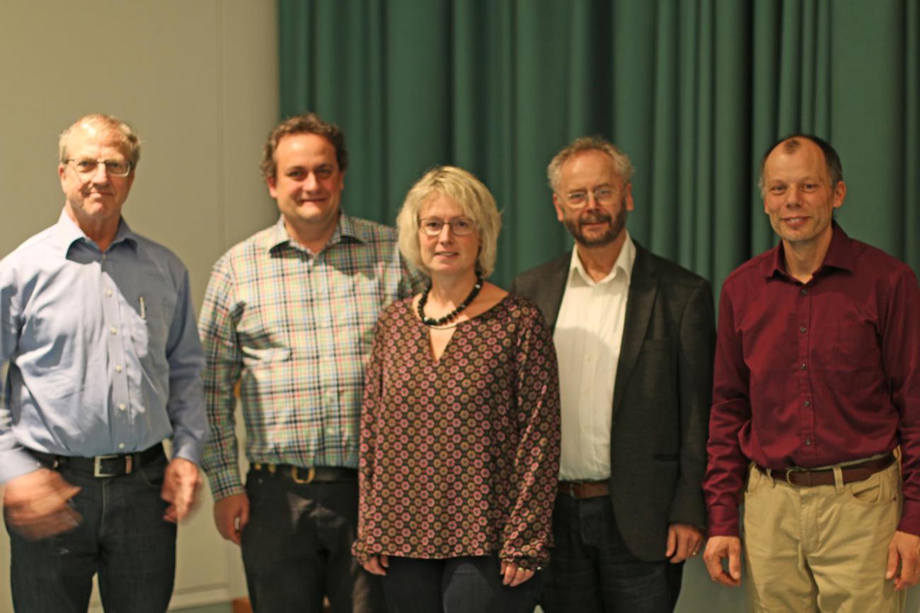 Das Synodenbüro ist nach der Wahl von Werner Käser aus der reformierten Kirchgemeinde Burg-Stein am Rhein zum Vize-Präsidenten wieder vollständig.
Von links nach rechts: Walter Mangold, Samuel Tanner, Jeannine Saumweber, Werner Käser, Andreas Rechsteiner