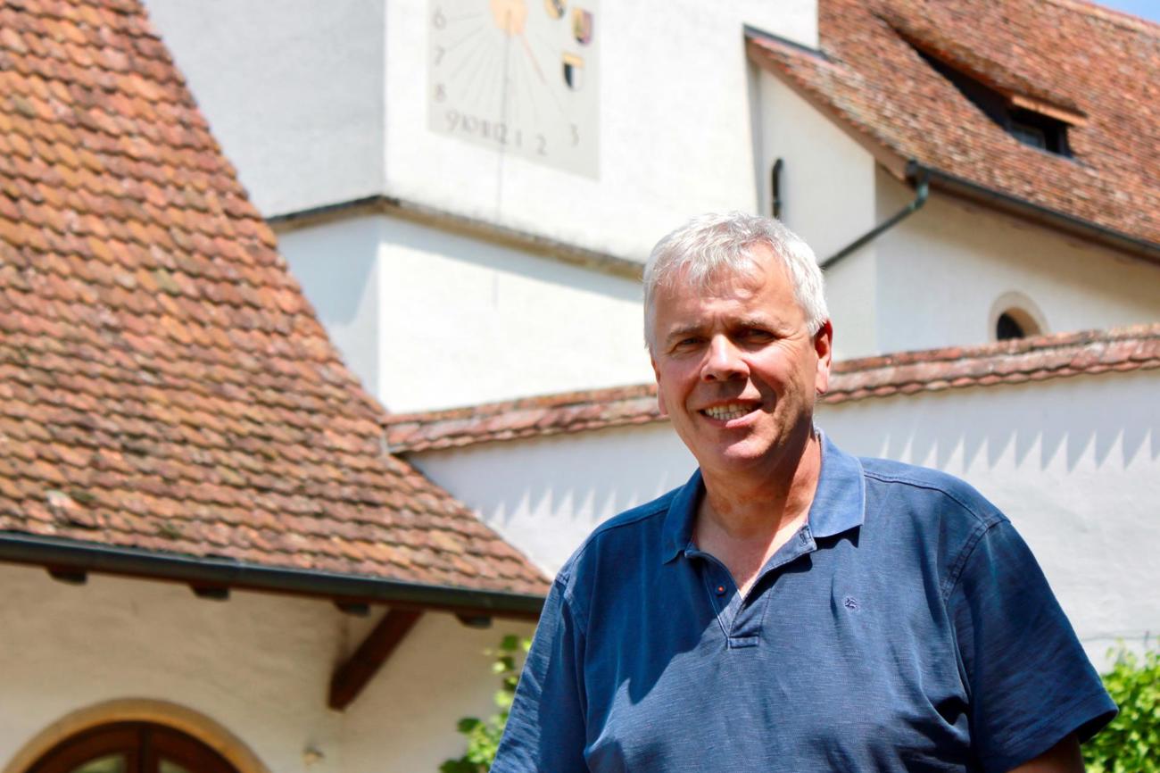 Pfarrer Christian Bühler: «Am Sonntag lebt die Kirche nach dem Gottesdienst draussen im Garten weiter. Die Leute fühlen hier sich wohl.»