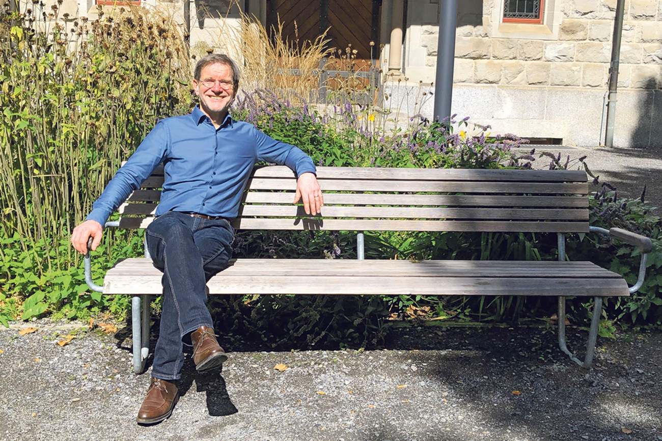 «Ich wollte etwas Sinnstiftenderes machen», sagt Andreas Busch. Er ist der neue Kirchenschreiber der Reformierten Kirche Kanton Zug. | Foto: Starzynski