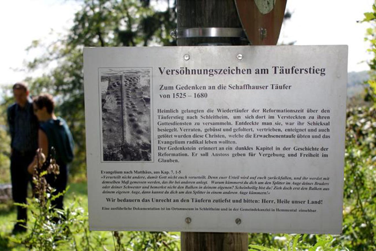 Auf den Spuren der Verfolgten: Tafel mit Informationen zum Täufertum im Kanton Schaffhausen. | zVg