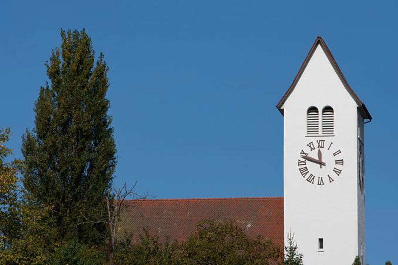 In der Aargauer Kirchgemeinde Frick ist es schon fünf vor zwölf: Weil die Kirchenpflege nur noch aus drei Mitgliedern bestand, musste die Aargauer Landeskirche einen Kurator einsetzen. | Roland Zumbuehl/Wikimedia