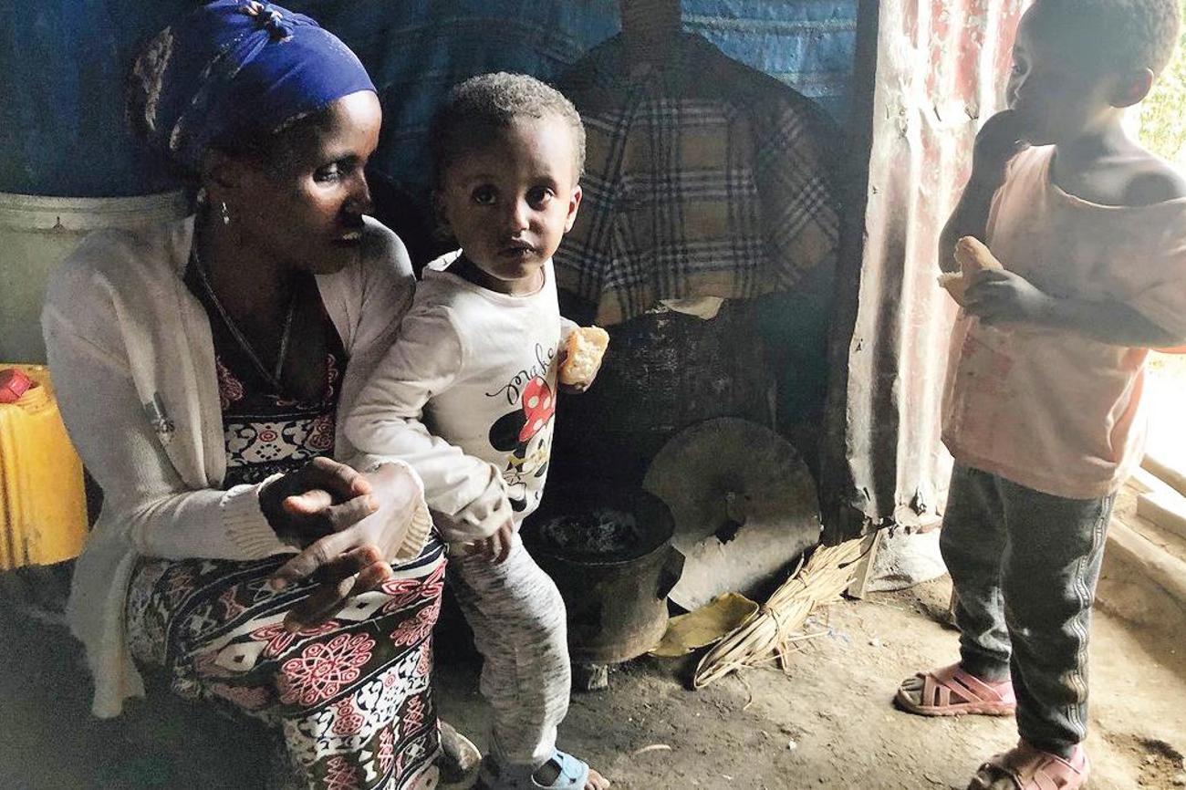 Ungewisse Zukunft: Alleinstehende Mutter. |Carmen Schirm-Gasser