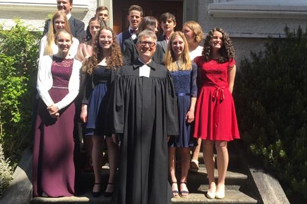 Wilfried Bührer an einer diesjährigen Konfirmation.