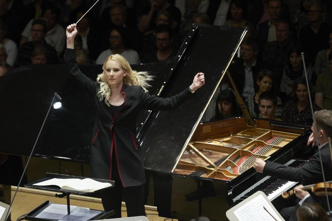 Lena-Lisa Wüstendörfer gibt den Takt vor: «Ich möchte tolle Musik aufführen. Dass ich eine Frau bin, ist in diesem Zusammenhang unwesentlich.» |Dominic Büttner