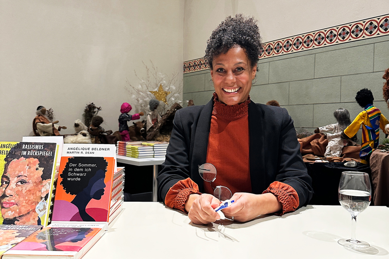 Die SRF-Moderatorin Angélique Beldner erzählte in Zug aus ihren Erfahrungen: «Früher glaubte ich, dass es das Beste sei, darüber zu schweigen.» | Foto: Gaby Wiss