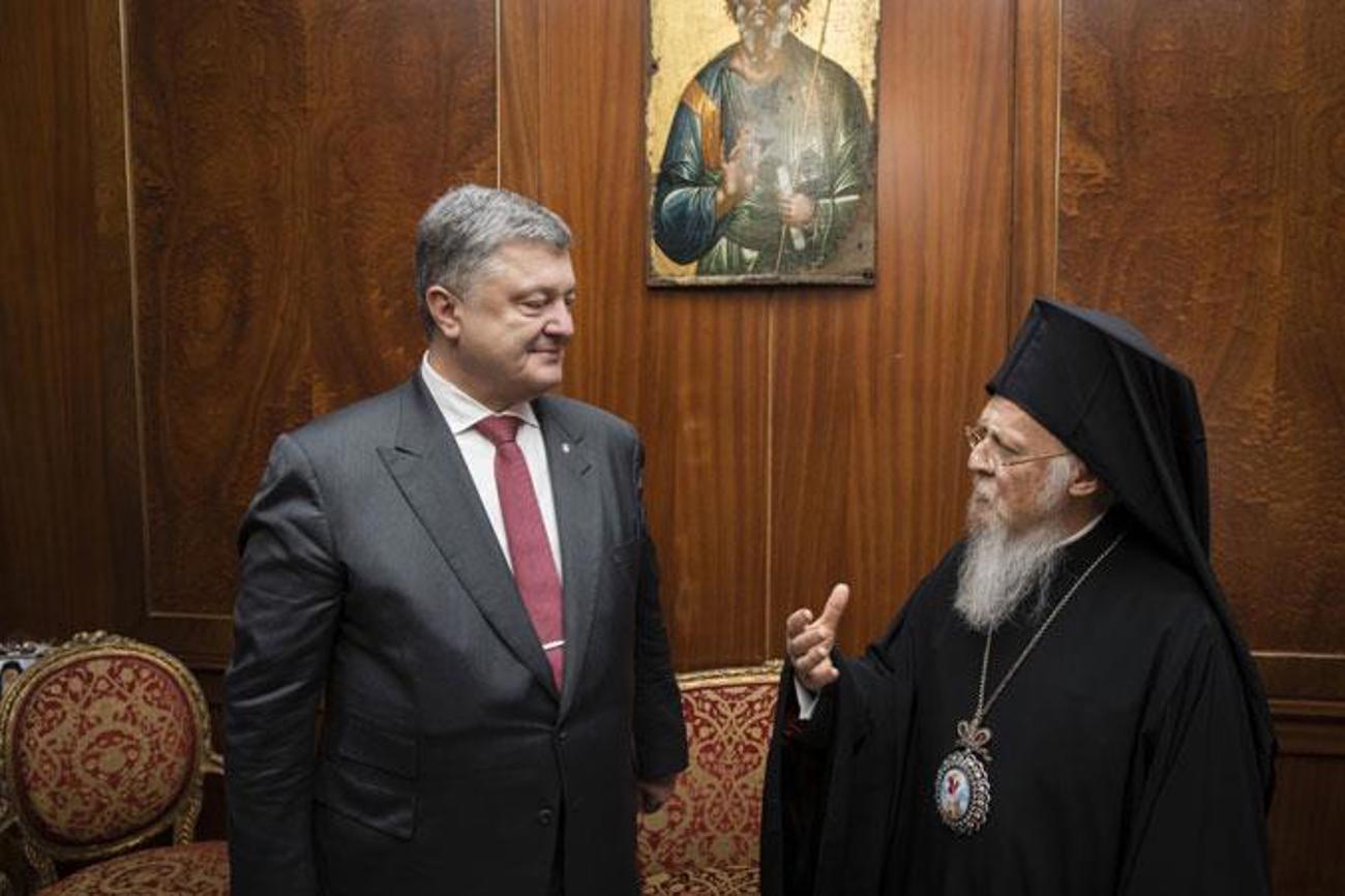 Bartholomäus I., ökumenischer Patriarch von Konstantinopel, mit dem ukrainischen Präsidenten Petro Poroschenko.