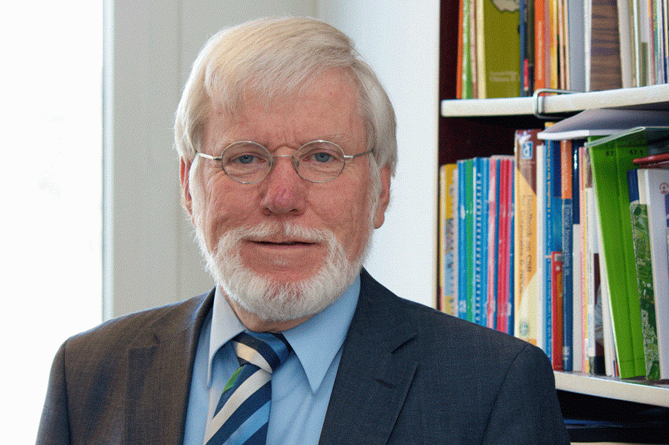 Der Theologe Christoph Stückelberger ist Direktor von Globethics.net und Professor für systematische Theologie an der Theologischen Fakultät der Universität Basel. Zuvor war er Zentralsekretär von «Brot für alle» und Leiter des Instituts für Ethik und Theologie des Kirchenbunds.