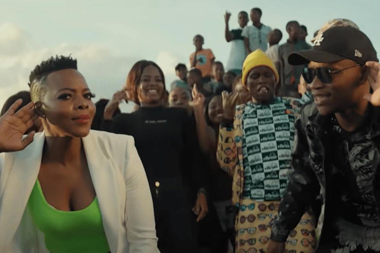 Nomcebo (links) and Master KG (rechts) im Video zu «Jerusalema». |youtube