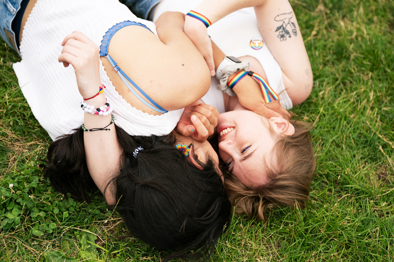 Verkehrte Beziehung? Immer wieder berichten homosexuelle Menschen, dass sie in ihrer kirchlichen Gemeinde wegen ihrer sexuellen Ausrichtung unter Druck geraten. | Foto: Desiray Green/unsplash.com