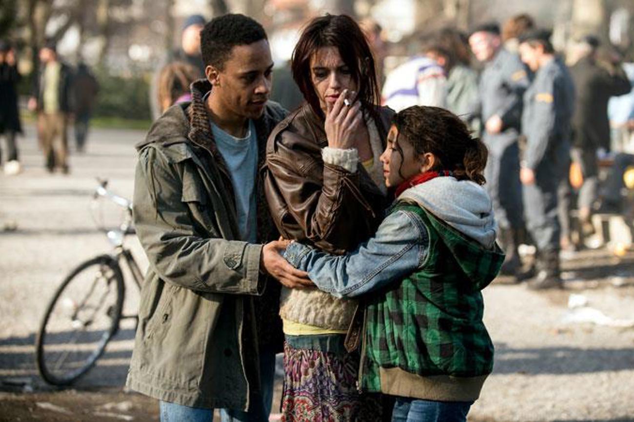Szene aus dem Film «Platzspitzbaby», der das Leben der elfjährigen Mia (Luna Mwezi) mit ihrer drogensüchtigen Mutter (Sarah Spale) schildert. |C-Films AG