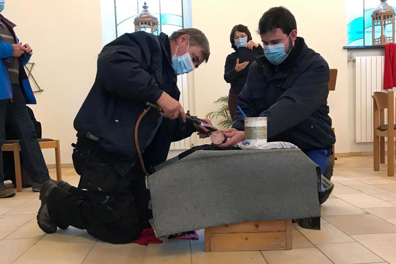 Die Sachen werden in den Zylinder eingeschweisst, der dann in der Turmkugel versorgt wird. | Zuber