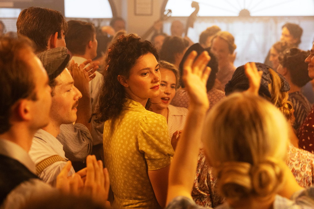 Trotz aller Probleme, das Leben feiern. | Filmstill www.outside-thebox.ch