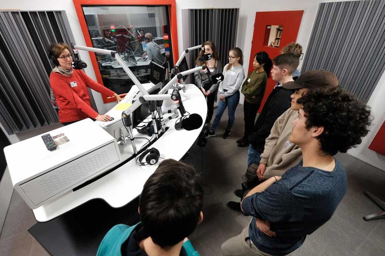 Jugendliche nehmen im Studio von Radio X ihre «Lichtmomente» zu Karfreitag und Ostern auf.|Alle Bilder: Dominic Plüss