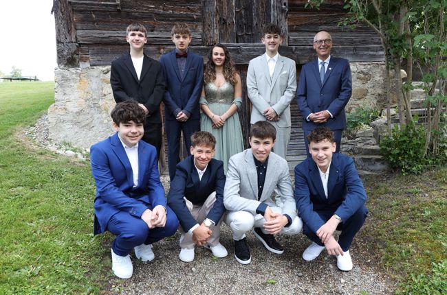 Konfirmation Märstetten 2025 zum Motto "Mit Gottes WLAN immer verbunden".