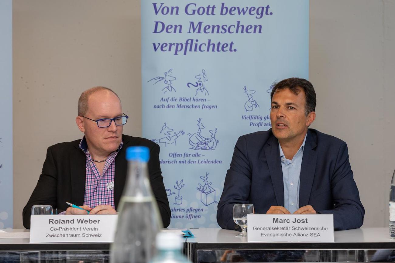 Roland Weber, Co-Präsident Verein Zwischenraum Schweiz, und Marc Jost, Generalsekretär der Schweizerischen Evangelischen Allianz, nehmen Stellung zur kirchlichen Trauung für gleichgeschlechtliche Paare.
