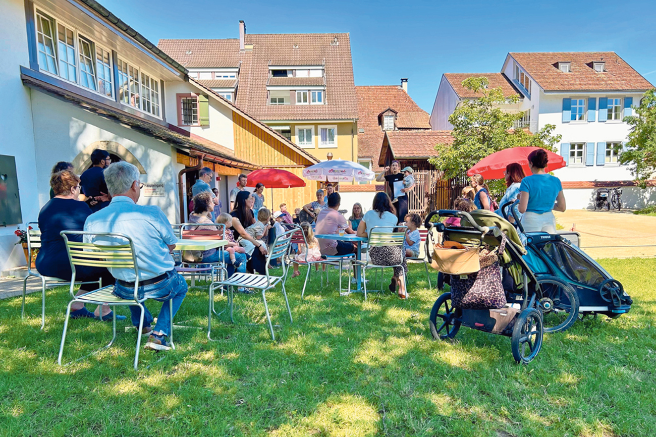 Ob Spielen, Kaffeetrinken oder Yoga: Der Pfarrgarten Sissach steht allen offen. | Foto: zvg