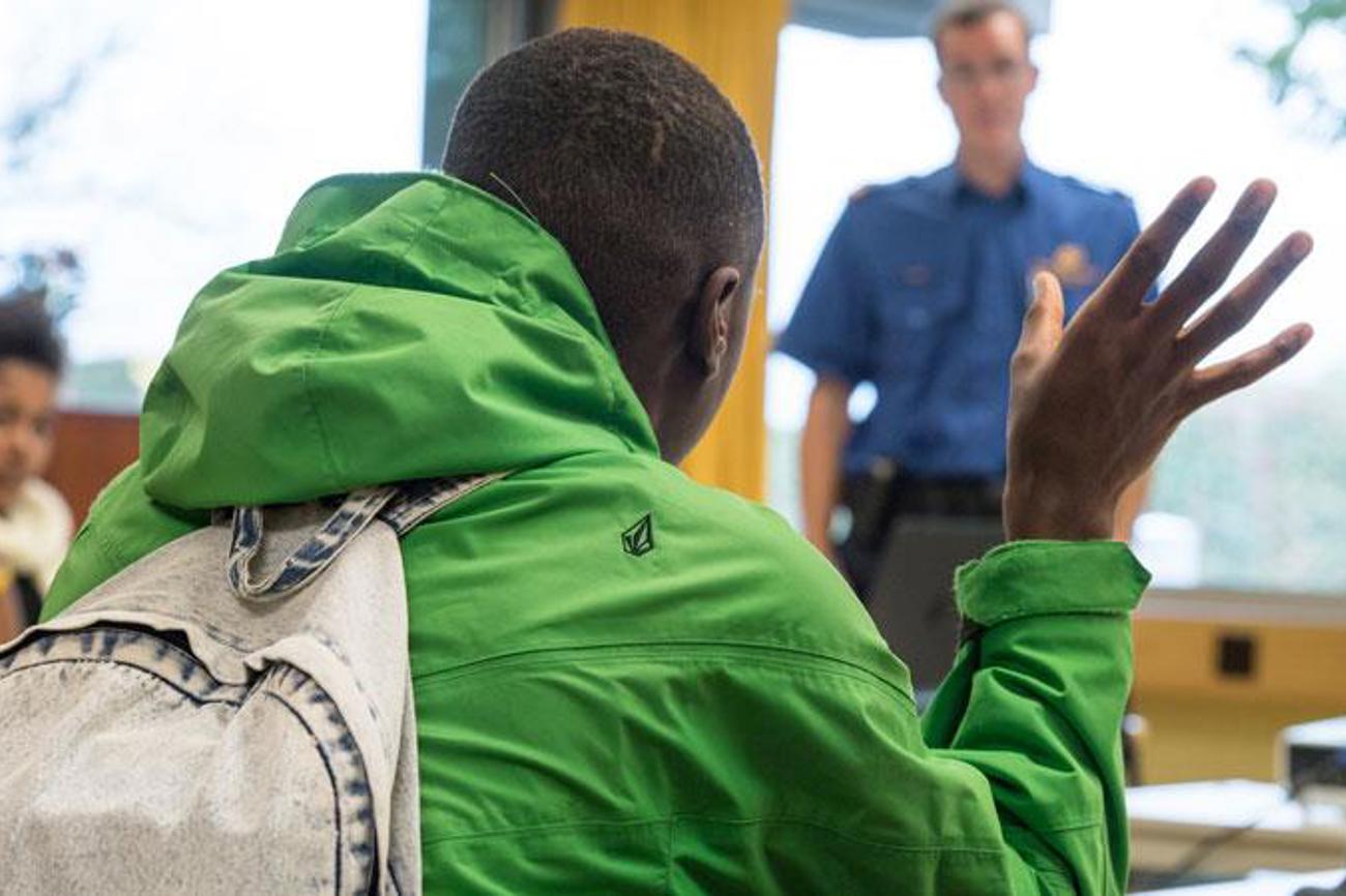 Eine Informationsveranstaltung der Brückenbauer für Migrantinnen und Migranten der Zürcher Kantonspolizei.|Kapo Zürich