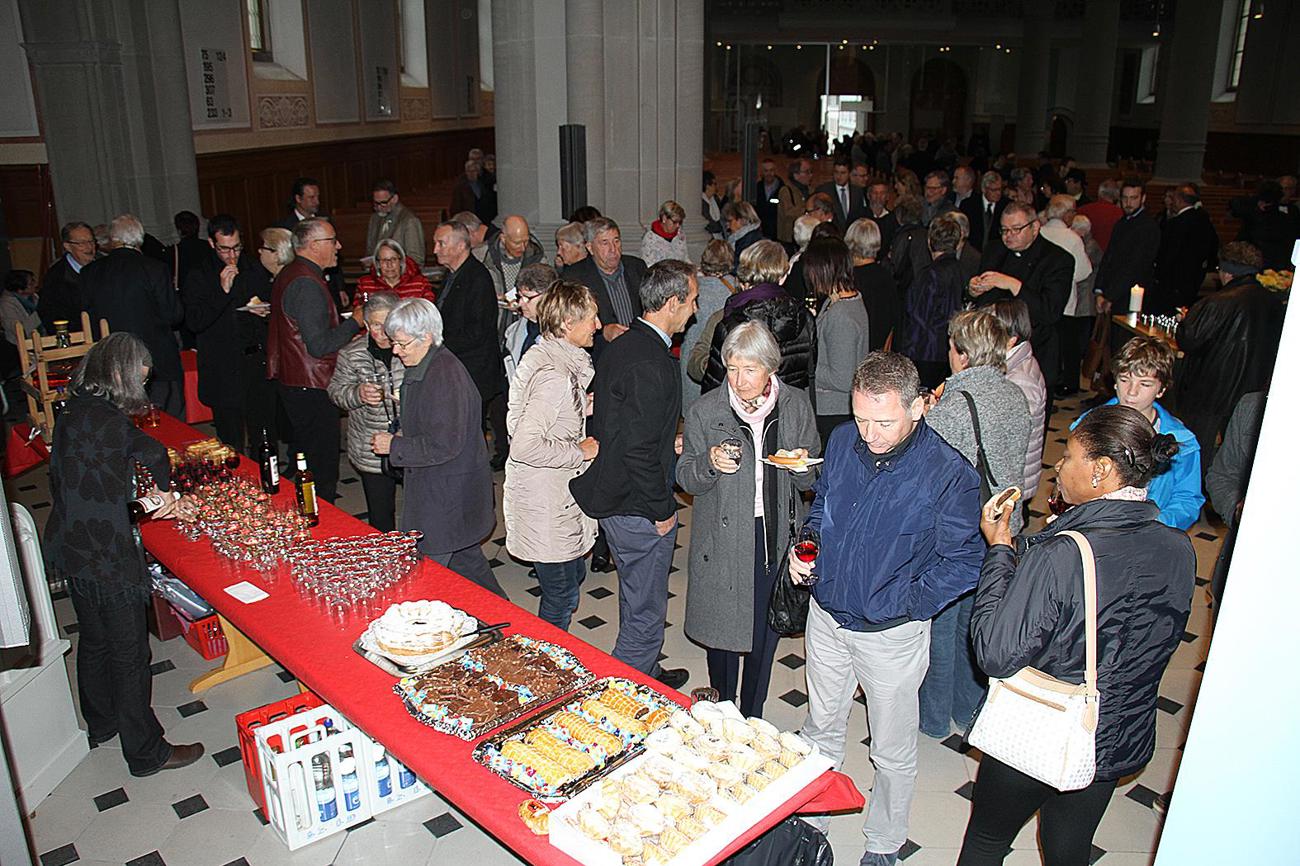 Der Jubiläumsgottesdienst in der Stadtkirche Glarus war sehr gut besucht – samt Teilete der Kirchgemeinden am Schluss.
Bild Madeleine Kuhn-Baer