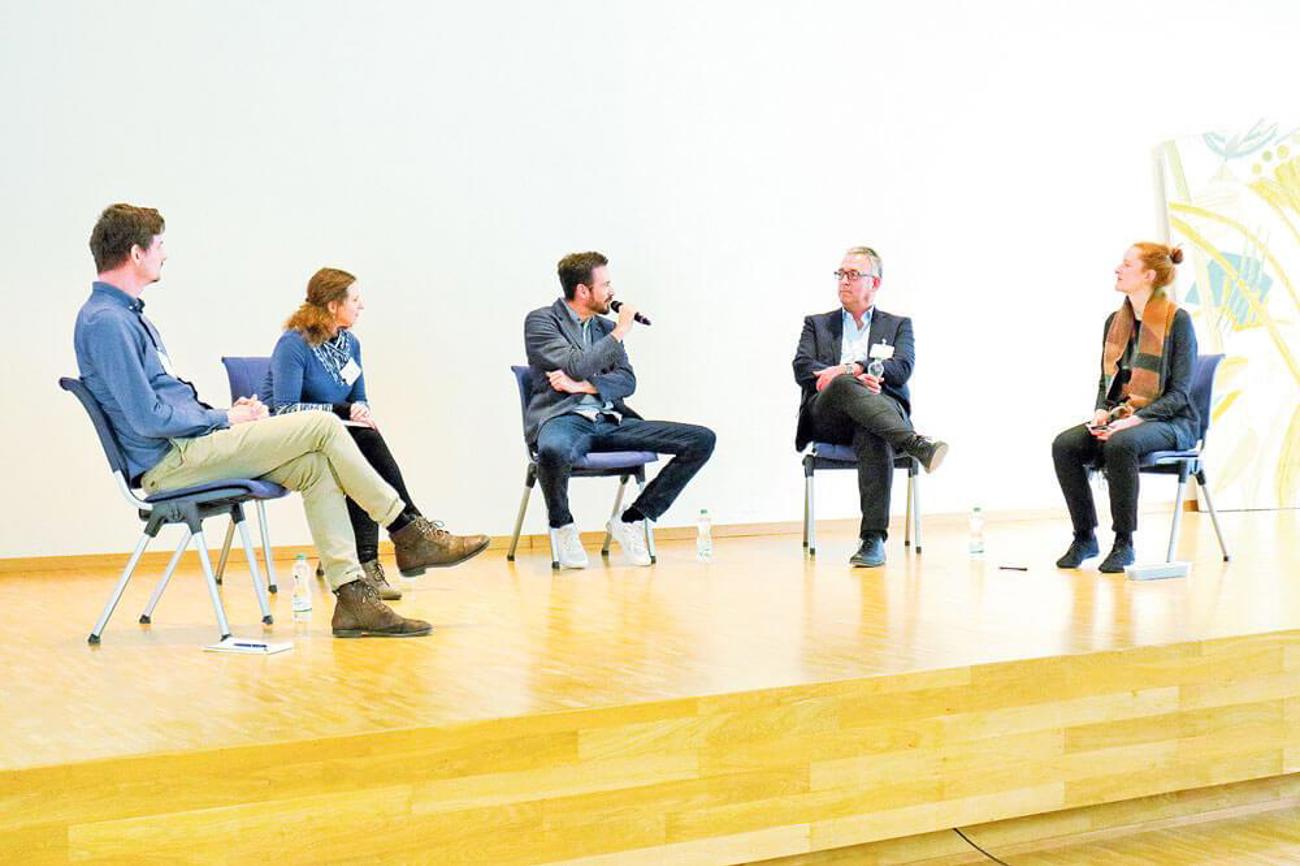 Von links: Pfarrer Marc-Andrin Eggenschwiler, Pfarrerin Annina Völlmy, Pfarrer Daniel Baumgartner, Kirchenratspräsident Christoph Herrmann und Moderatorin Katharina Merian.