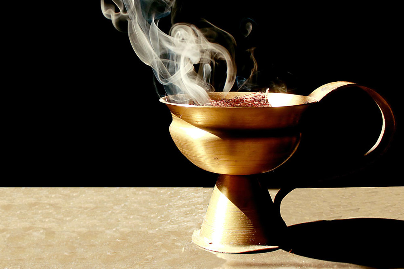 Räuchern ist ein fester Bestandteil des Brauchtums rund um die Raunächte. | Foto: Sayak Bala/Unsplash