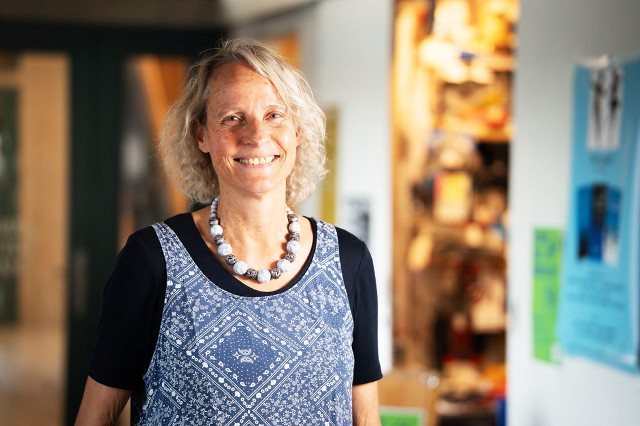 Annette Plath ist Sozialdiakonin der Reformierten Kirche Kanton Zug und begleitet Geflüchtete, die versuchen, hier ein neues Leben anzufangen. | Foto: Raul Steffer