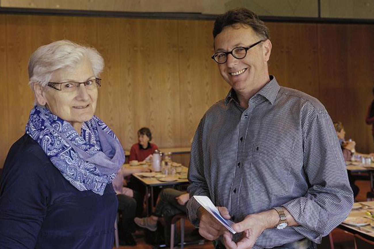 Eröffneten das Palliativ-Café: Die erfahrene Sterbebegleiterin Elisabeth Funkhauses und der Hausherr der Zwinglikirche, Pfarrer Wolfram Kötter. |HOFFMANN|