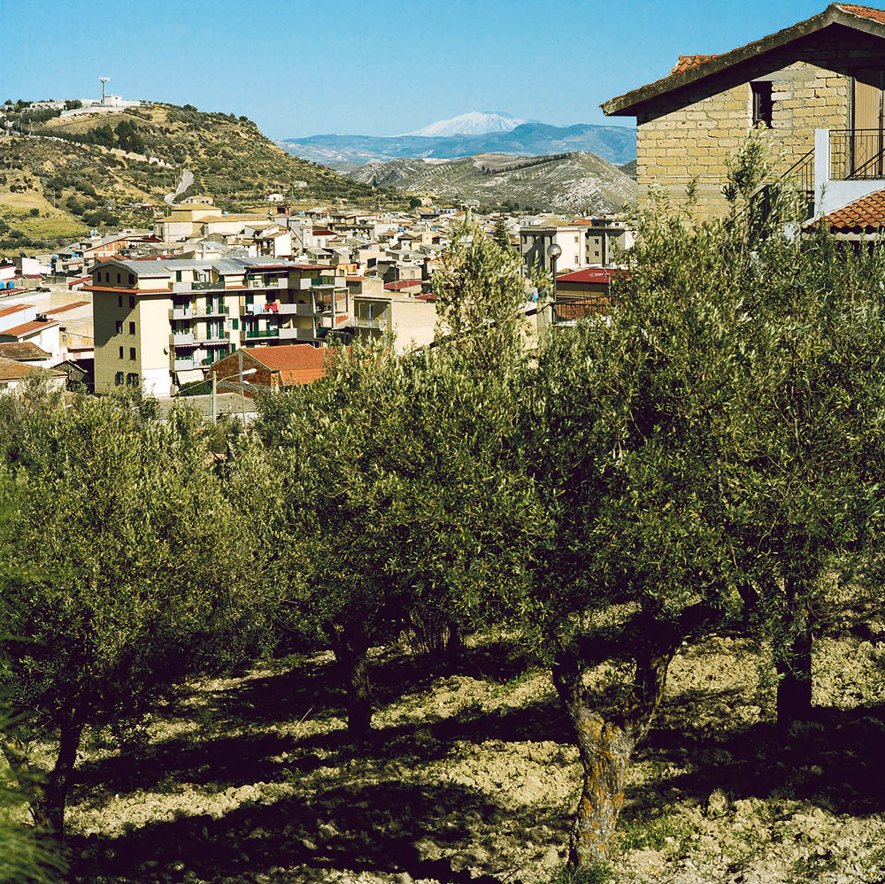 Blick auf das Städtchen Riesi auf Sizilien. | Foto: Gustavo Alàbiso
