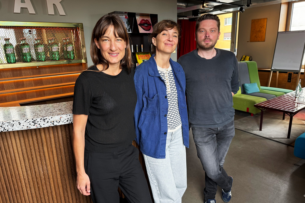 Zum Gespräch in Zürich: Schauspielerin Marie Leuenberger, Regisseurin Johanna Moder und Drehbuchautor Arne Kohlweyer (von links). | Foto: Cornelia Krause