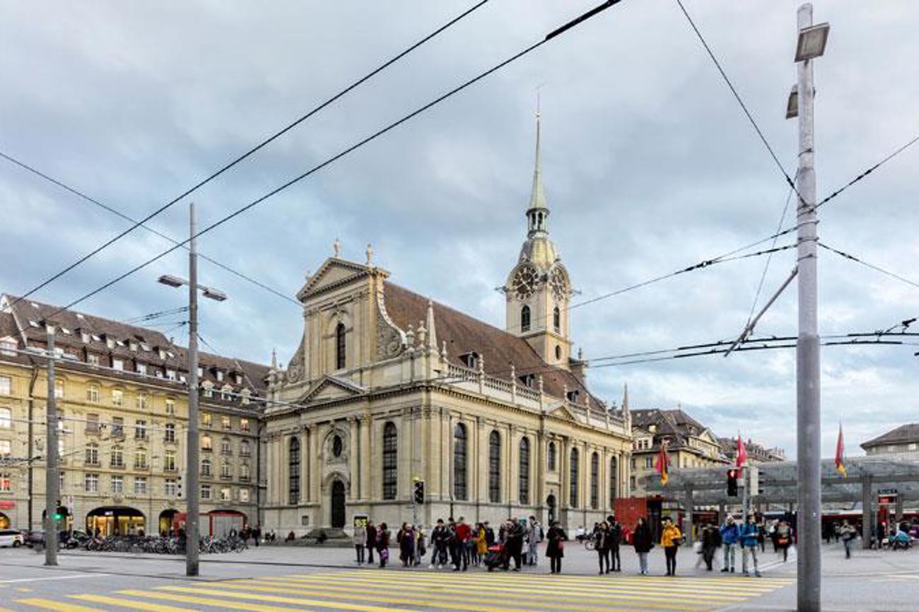 Mitten in der Stadt, mitten im Geschehen, mitten unter den Menschen: die Offene Kirche Heiliggeist beim Berner Bahnhof.