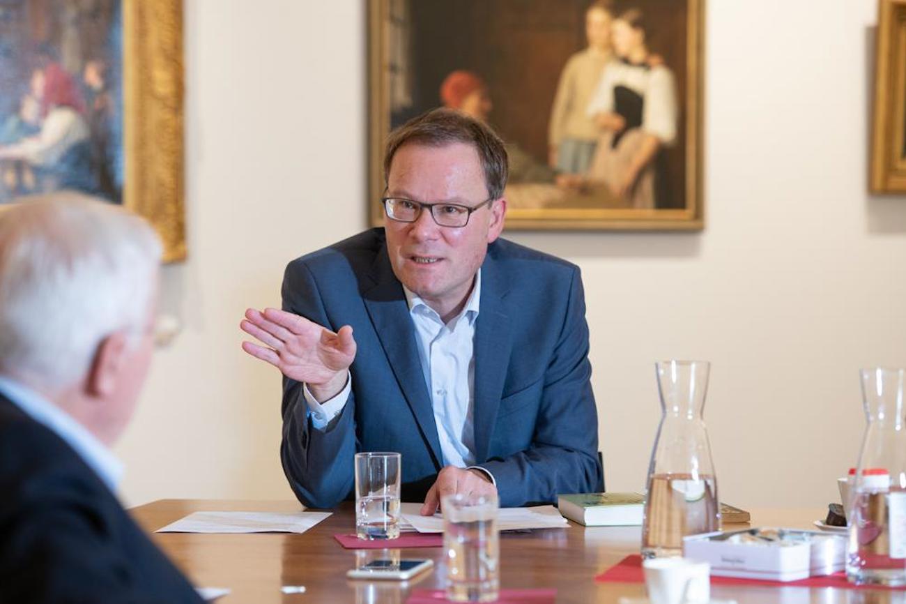 «Wer die Botschaft des Evangeliums hört, kann weder die Ökonomie, den Moralismus noch sonst eine Ideologie vergöttern», erklärt Adrian Berger.