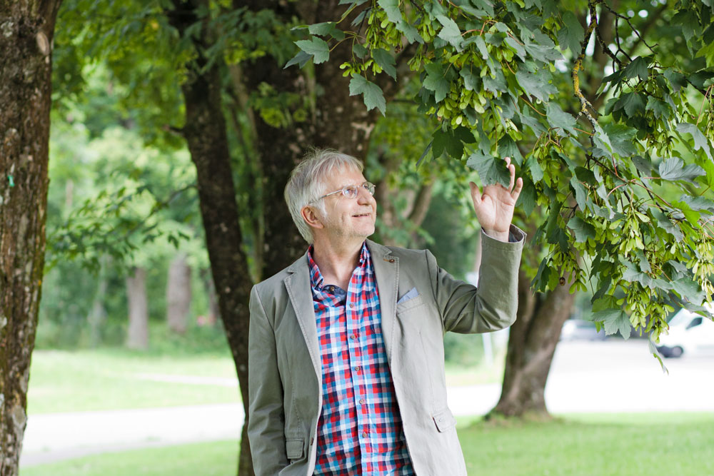 Pierre Stutz: «Das Wesentliche geschieht nicht im Spektakel, sondern im aufmerksamen Wahrnehmen der Natur.» | Foto: Andrea Göppel