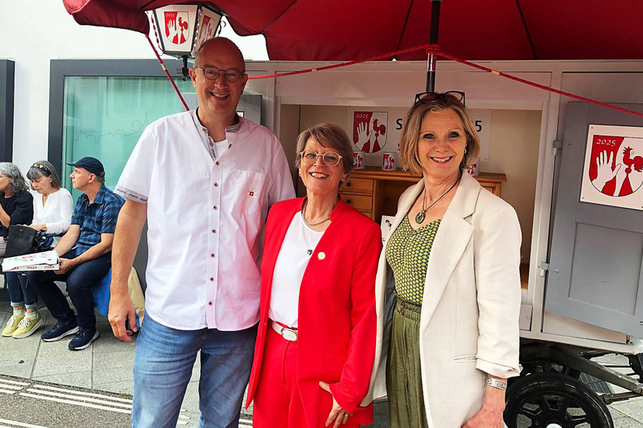 Rita Famos (Mitte) mit dem Sissacher Pfarrer Matthias Plattner und der Baselbieter Ständerätin Maya Graf. | Foto: EKS/zvg