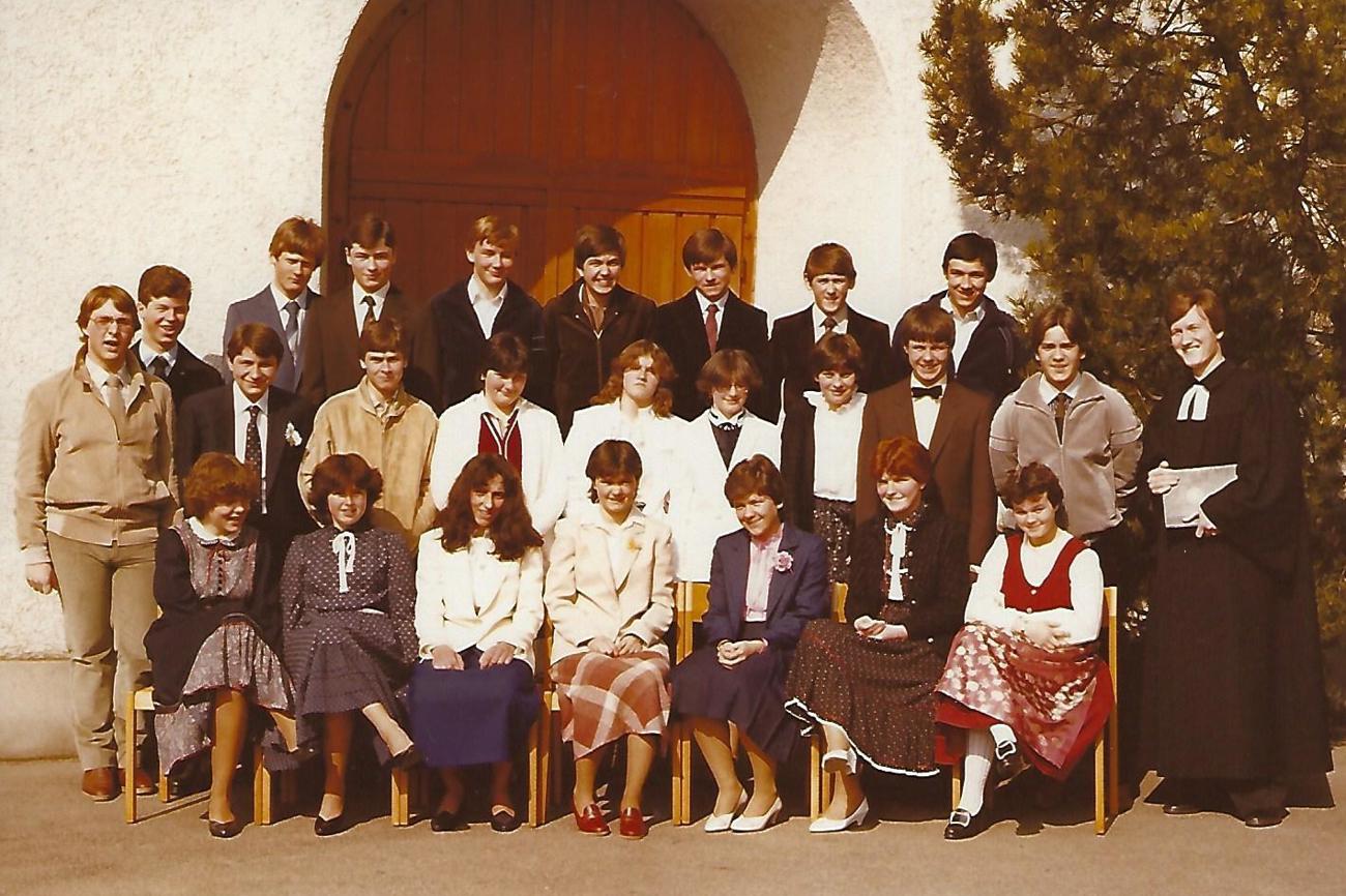 Wilfried Bührer an einer Konfirmation vor knapp 40 Jahren.
