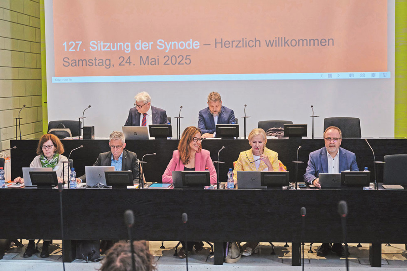 Synodalratspräsidentin Lilian Bachmann (Mitte) begrüsste zur letzten Synode der Legislatur 2021–2025. | Foto: Emanuel Ammon