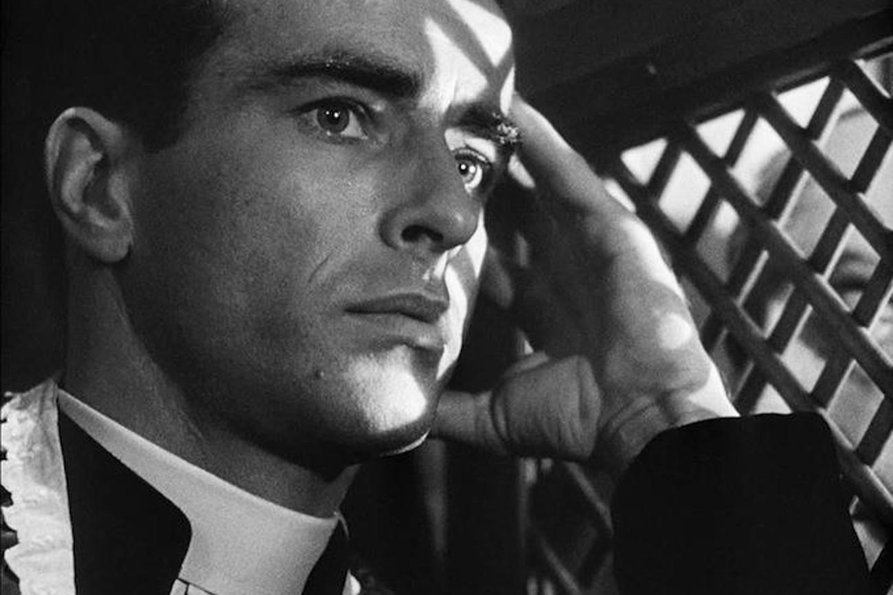 Das Dilemma des Beichtgeheimnis wurde vielfach verfilmt: In Alfred Hitchcocks «I confess» wird Montgomery Clift als Pater Michael Logan des Mordes verdächtigt – und er weiss, wer der wirkliche Mörder ist. Was ist jetzt richtig? (Foto: zvg)