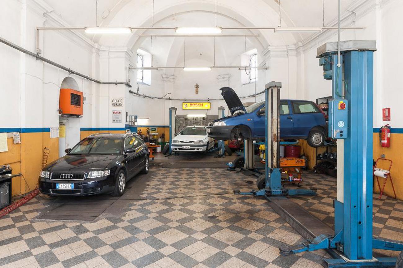 Autowerkstatt in Portichetto. | Andrea di Martino
