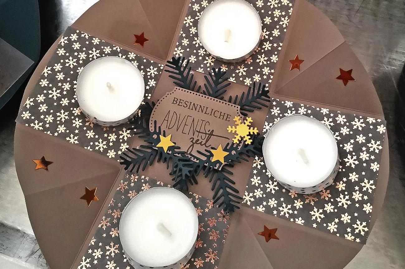 Der «Adventskranz To Go» sorgt auch unterwegs für besinnliche Auszeiten in der geschäftigen Vorweihnachtszeit.